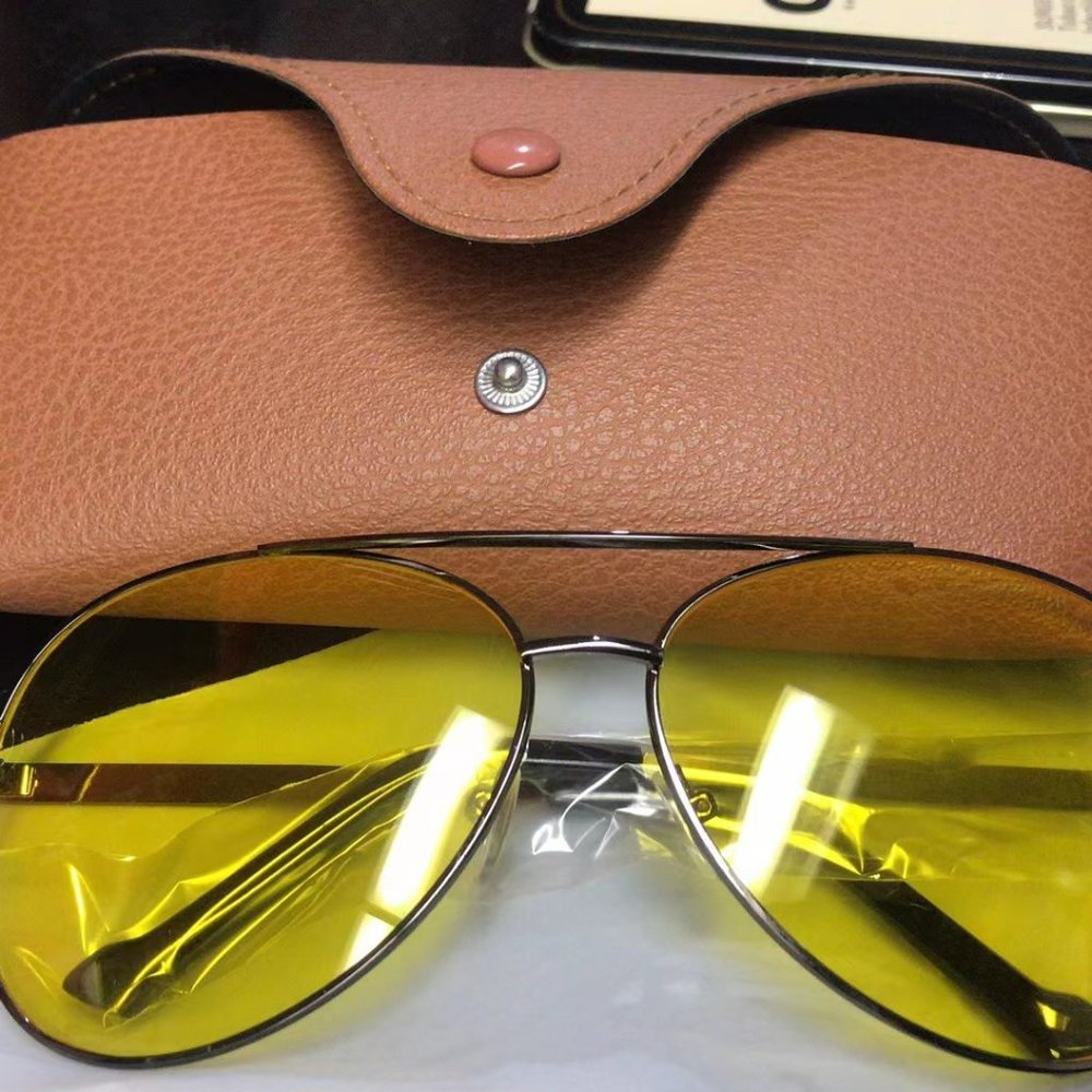 Eye driving sunglasses at night .
